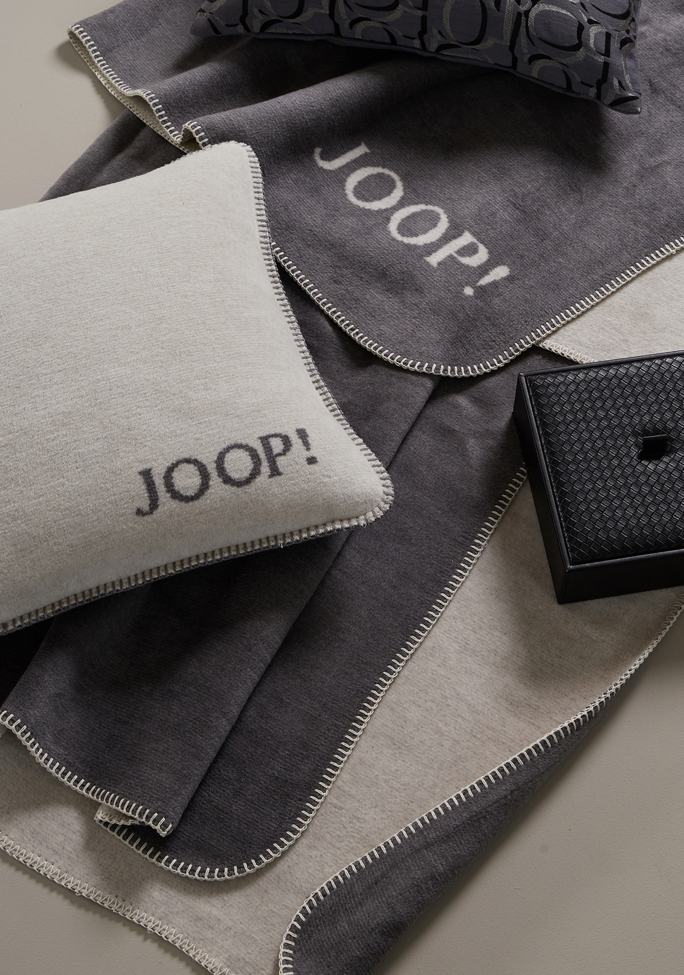 Milieubild zum Kissen JOOP! Melange-Doubleface ecru-graphit